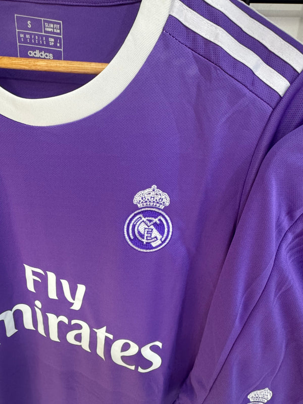 Real Madrid Away 16-17 away with shorts image 4