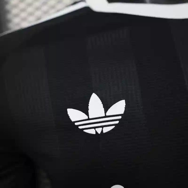 Buy Liverpool Goalkeeper Jersey 2025-26 Player Version image 4