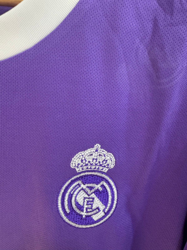 Real Madrid Away 16-17 away with shorts image 1