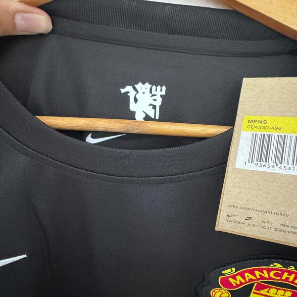 Buy Manchester United Away 2008 Full sleeves Retro Jersey Set image 4