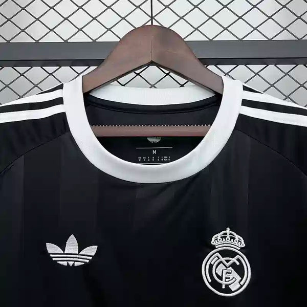 Real madrid Goalkeeper 2025-2026 jersey image 3