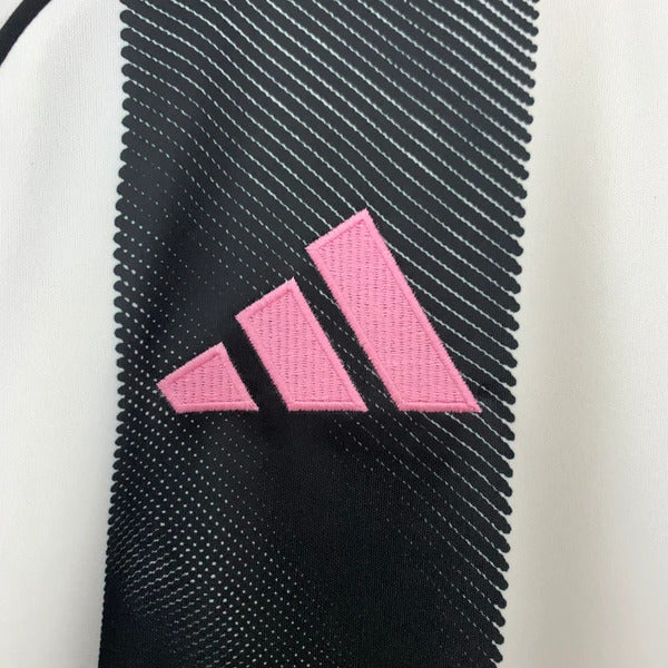 Juventus Home 2025-26 jersey Customizable image 2