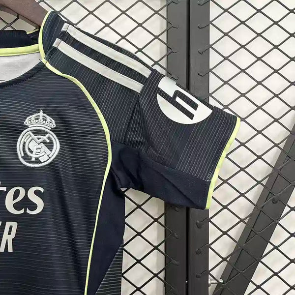 Buy Real Madrid Away 2025-26 Kids jersey set image 2