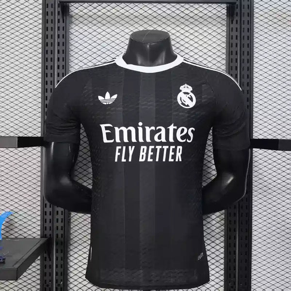 Buy Real Madrid Goalkeeper 2025-26 Player version jersey image 0