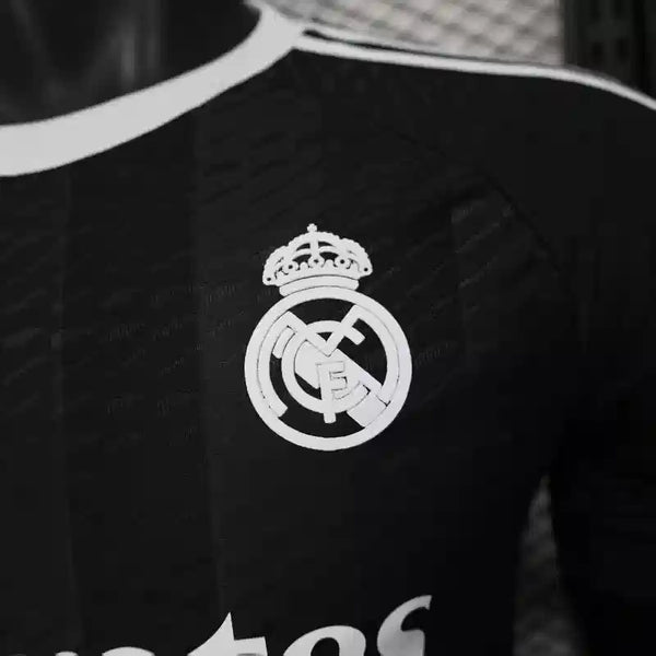 Buy Real Madrid Goalkeeper 2025-26 Player version jersey image 4