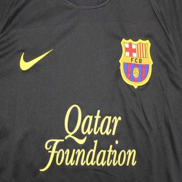 Buy Barcelona Away 11-12 Retro jersey online india image 2