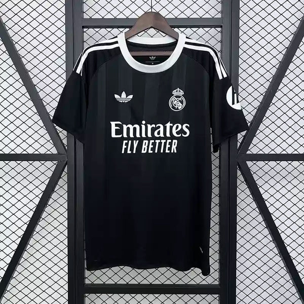 Real madrid Goalkeeper 2025-2026 jersey image 0